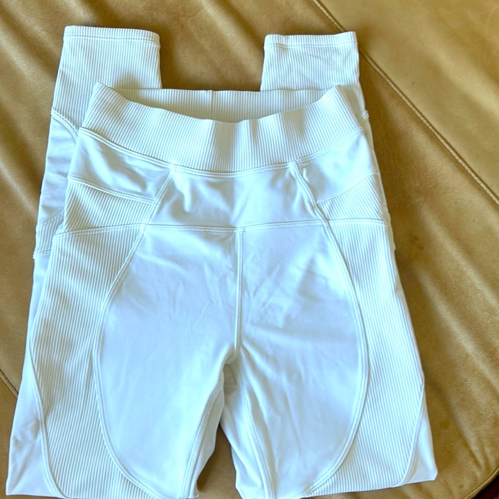Lululemon vintage white textured leggings!
